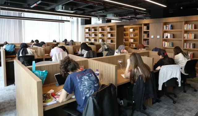 Bursa İnegöl'de 'Nöbetçi Kitaphaneler' meyvelerini veriyor