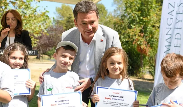 Bursa Osmangazi’de 8 bin 24 çocuk yüzme keyfi yaşadı