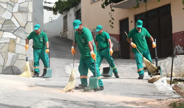 Bursa Osmangazi’de her gün 270 kilometre alan temizleniyor