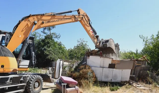 Bursa Osmangazi'de sit alanına yapılan kaçak yapılar yıkıldı