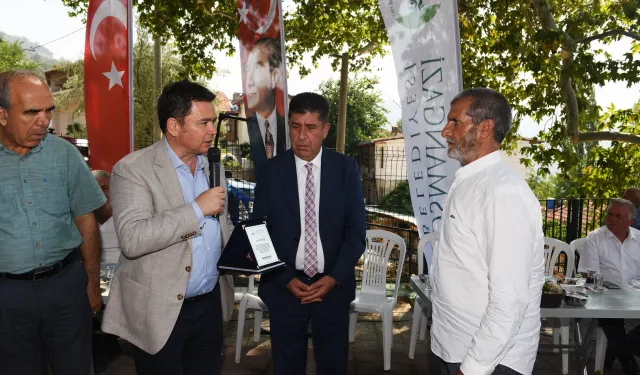 Bursa Osmangazi’nin gönüllü temizlik elçilerine teşekkür plaketi