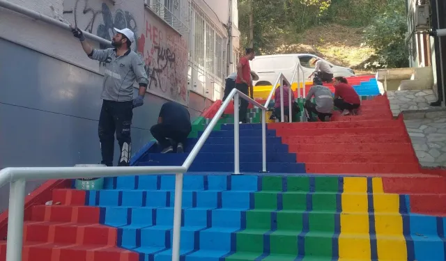 Bursa'da cadde ve sokaklar tuval gibi işleniyor