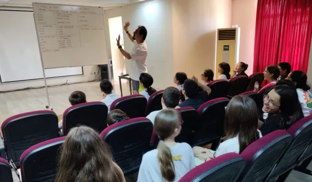 Çiğli Gençlik Tiyatrosu yeni sezon çalışmalarına başladı