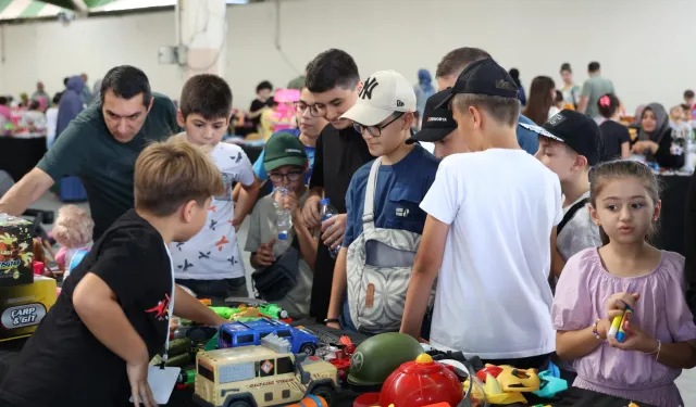 Çocuklar Genç Komek 2. El Oyuncak Pazarı ile bayram yaptı