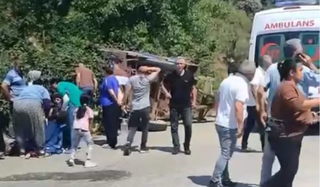 Düzce’de römork devrildi: Çok sayıda yaralı var