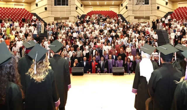 ERÜ Diş Hekimliği Fakültesi 16. dönem mezunlarını verdi