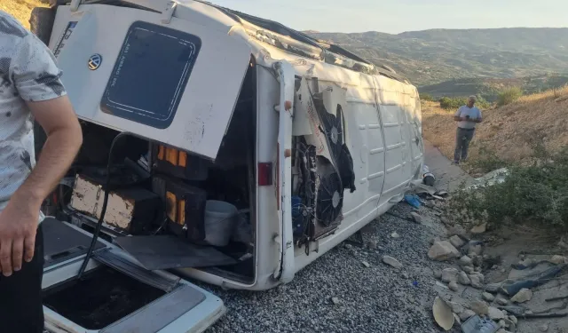 Fıstık işçilerini taşıyan minibüs kontrolden çıktı: 22 yaralı