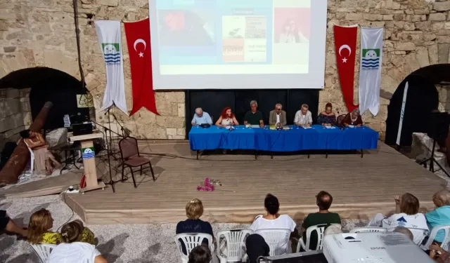 Foçalı yazarlar tarihi kalede buluştu