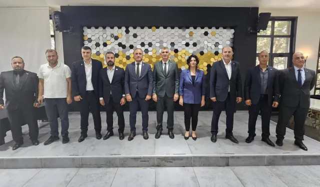 Gölcük'te siyasi parti başkanları istişarede