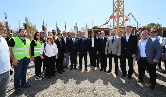 İstanbul'da yeni temeli attı