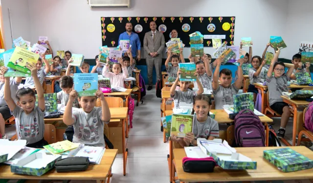 İzmir Bornova Belediyesi’nden miniklere kırtasiye desteği