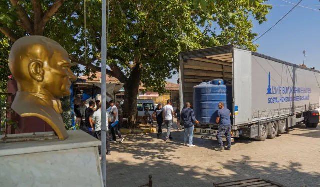 İzmir Büyükşehir yanan köylere can suyu oluyor