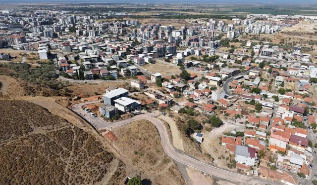 İzmir Çiğli’de yol ve park çalışmaları hız kesmeden sürüyor