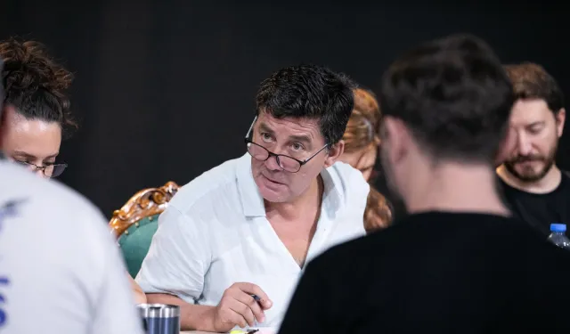 İzmir Şehir Tiyatroları “Cadı Kazanı”nın provalarına başladı