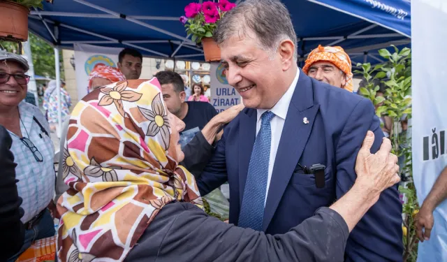 İzmir’de emeklilere destek sürüyor