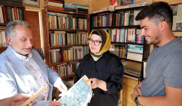 Kar Tanesi Gelinlik Evi’ni ve Sahaflar Çarşısı’na Böhürler'den tam not