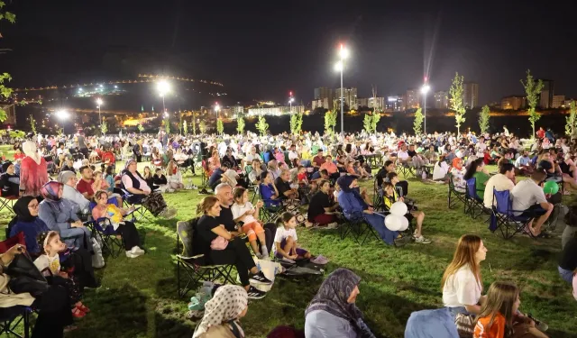 Kayseri Talas Millet Bahçesi'nde yazlık sinema keyfi