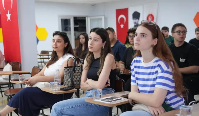 Keçiörenli gençler geleceğe yapay zekayla hazırlanıyor