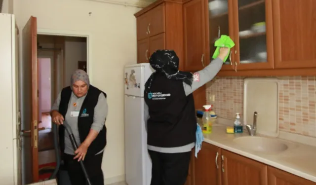 Kocaeli Büyükşehir'den 7 ayda 2 bini aşkın ev temizliği