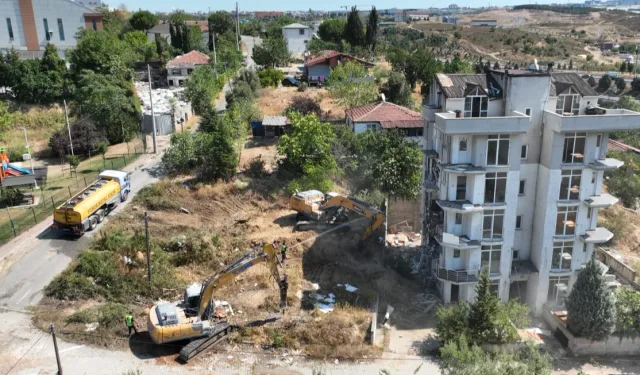 Kocaeli Çayırova’da riskli yapıların yıkımı başladı