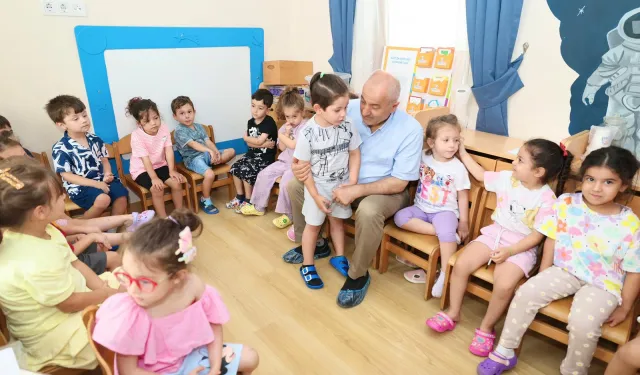 Kocaeli Gebze'de Başkan Büyükgöz'den miniklere sürpriz ziyaret