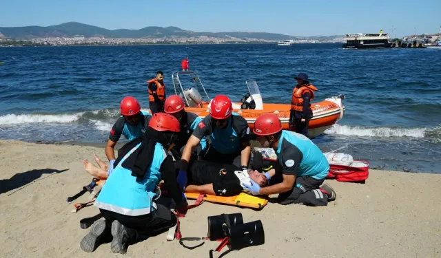 Kocaeli Gölcük'te gerçeği aratmayan tatbikat