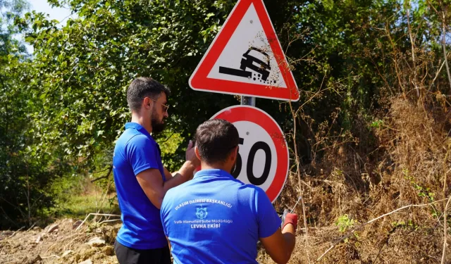 Kocaeli kırsalında ulaşım levhaları yenileniyor
