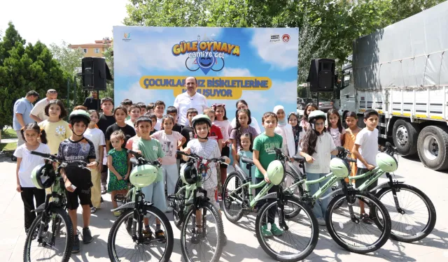 Konya'da 'Güle oynaya camiye gel' sevindirdi