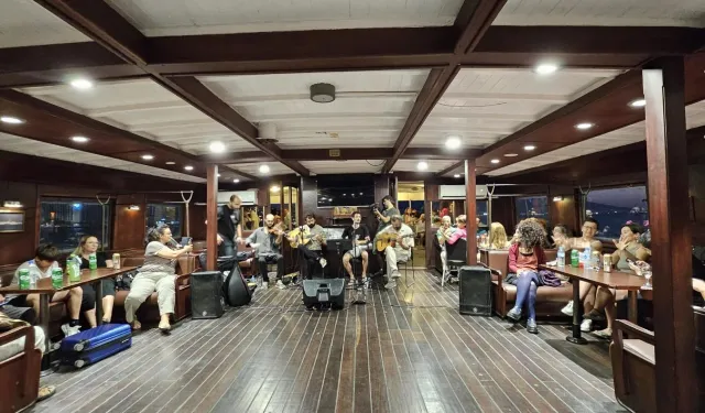 Körfez'den rembetiko ezgileri yükseldi