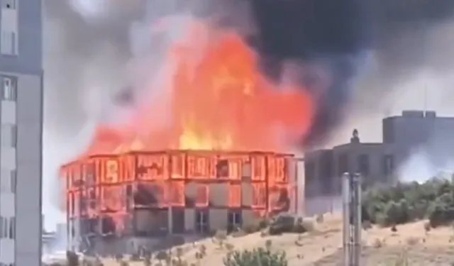 Lojman inşaatında yangın dehşeti