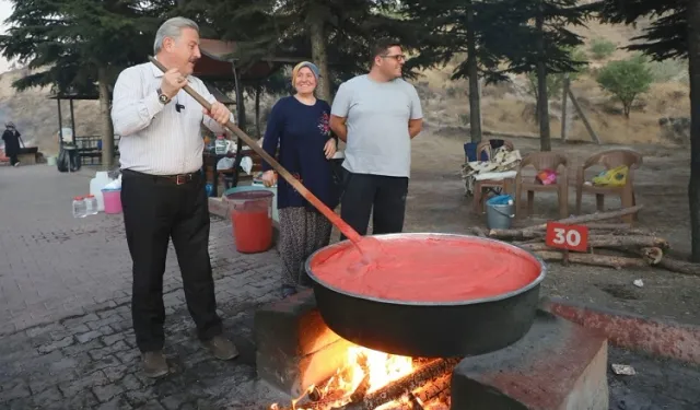 Mustafa Palancıoğlu salça kaynatma günlerine katıldı