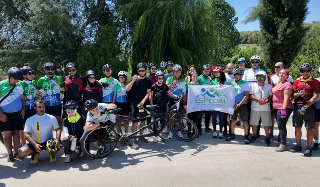 Tandem bisikletlerle Kocaeli'de umuda pedal çevirdi