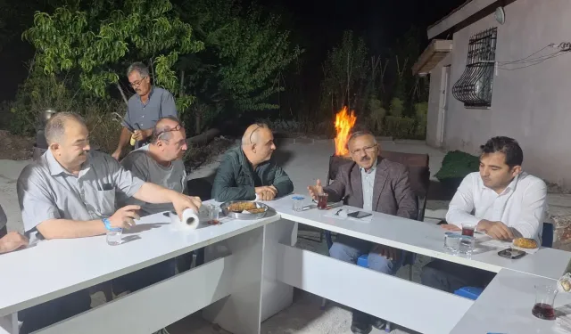 Tokat’ta siyasetçi ve gazeteciler 'İsli Demlik'te buluştu