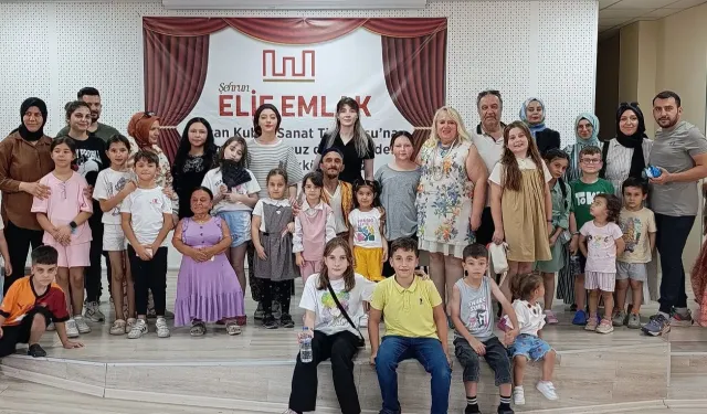 'Yağmur Hanım’ın Konağı' dakikalarca ayakta alkışlandı