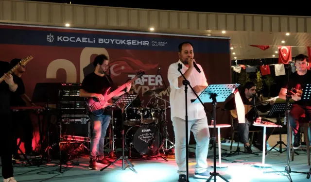 Zafer meşalesi Milli İrade Meydanı’nda yakıldı