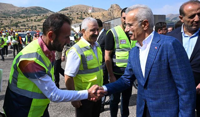 Ulaştırma Bakanı Uraloğlu, Kop Tüneli'nde incelemelerde bulundu