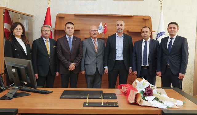 Bayburt Üniversitesi Eğitim Fakültesi'nde Görev Değişimi