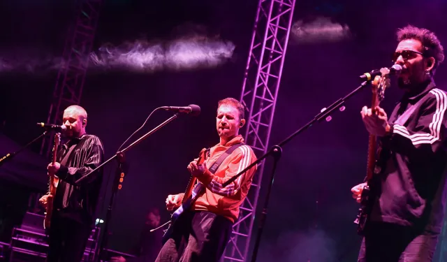 Adamlar ve Mavi Gri Ankara’da sahne aldı