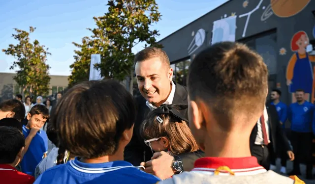 Ahmet Akın’dan öğrencilere 1.000 tl kırtasiye desteği