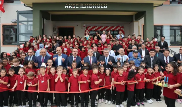 Akse İlkokulu’nda ilk ders zili çaldı