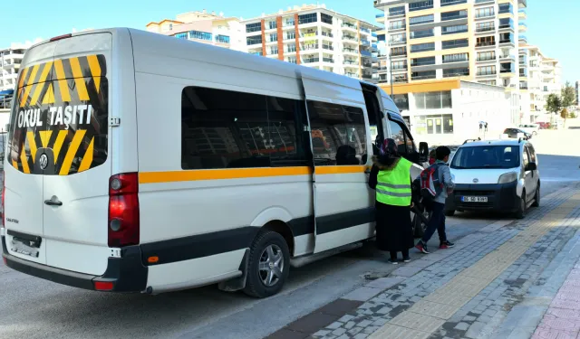 Ankara Büyükşehir’den öğrencilere servis ve abonman desteği