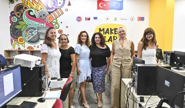 Antalya Muratpaşa’dan kadınlara dijital çağ eğitimi