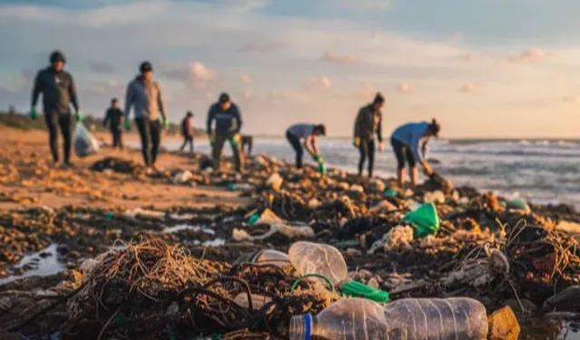 Antalya’da deniz gönüllüleri kıyı temizliği için buluşuyor