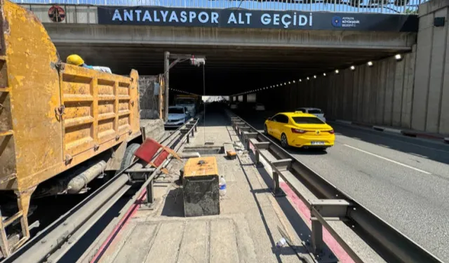 Antalya’da yağmur sezonu öncesi altyapı temizliği hız kazandı