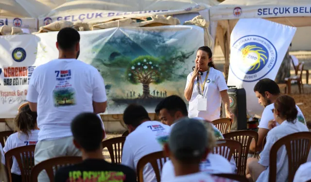 Başkan Sengel gençlere Efes Tarlası Yaşam Köyü’nü anlattı
