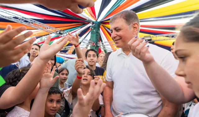 Başkan Tugay 94. İEF’de çocukları misafir etti 