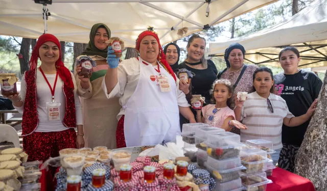 Binlerce İzmirli, doğanın ve emeğin tatlısında buluştu