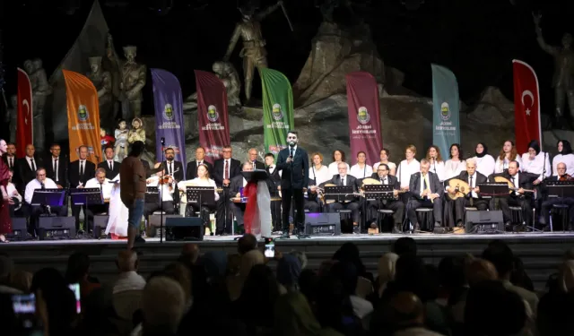 Bursa İnegöl Belediyesi TSM Korosu'ndan muhteşem konser