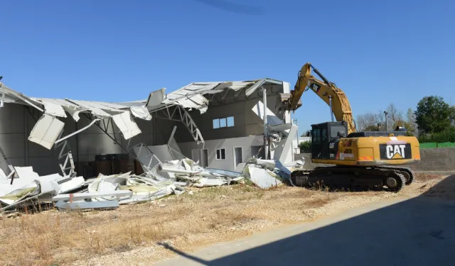 Bursa Nilüfer'de 2 kaçak yapı daha yıkıldı