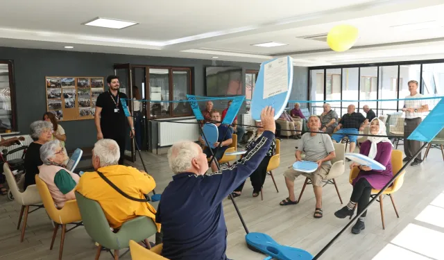 Bursa Nilüfer’de huzurevi sakinleri “Balon Voleybolu” ile eğlendi